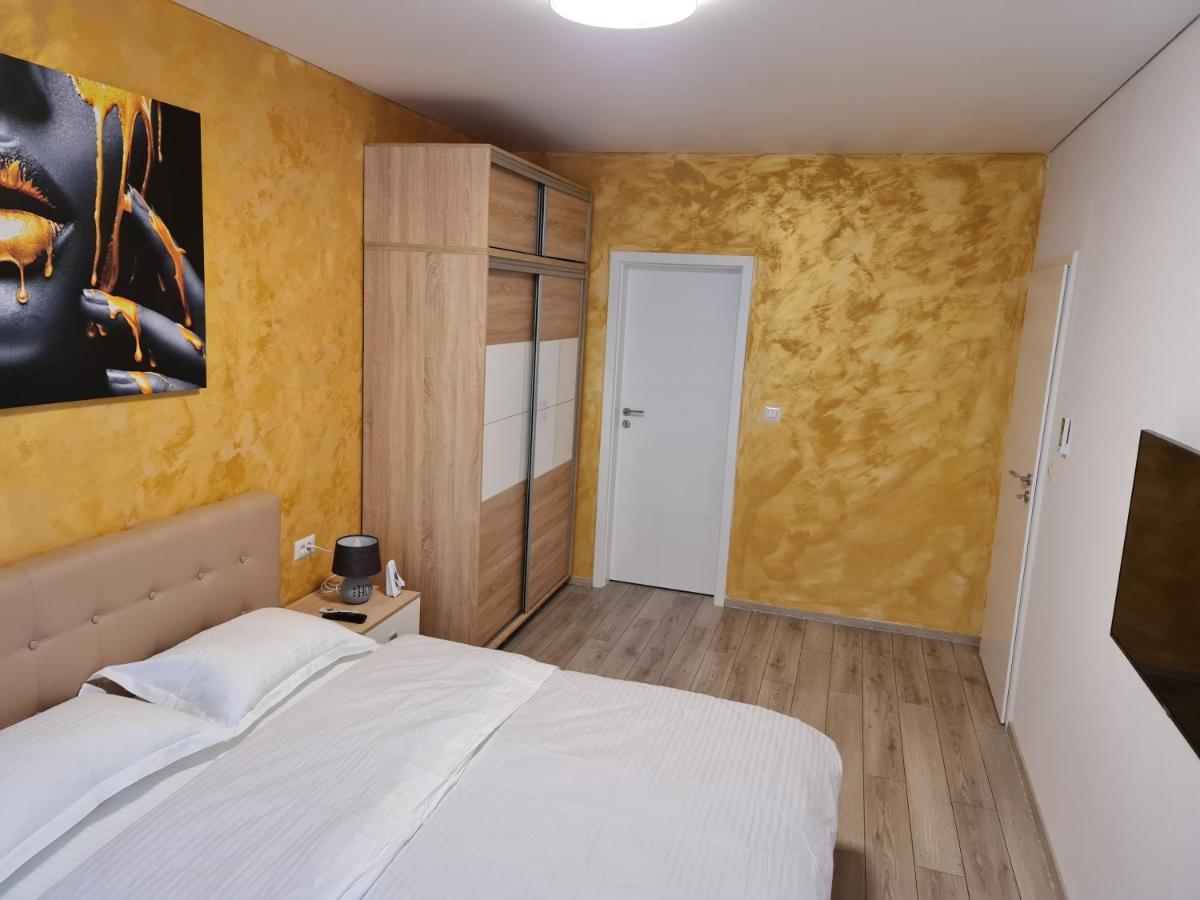 Eva Apartament Appartamento Galaţi Esterno foto